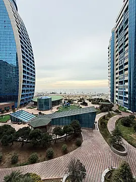 Satılır 3 otaqlı mənzil 220 m²