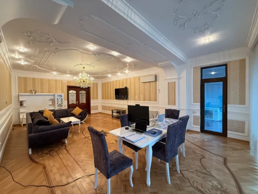 Satılır 3 otaqlı mənzil 220 m²