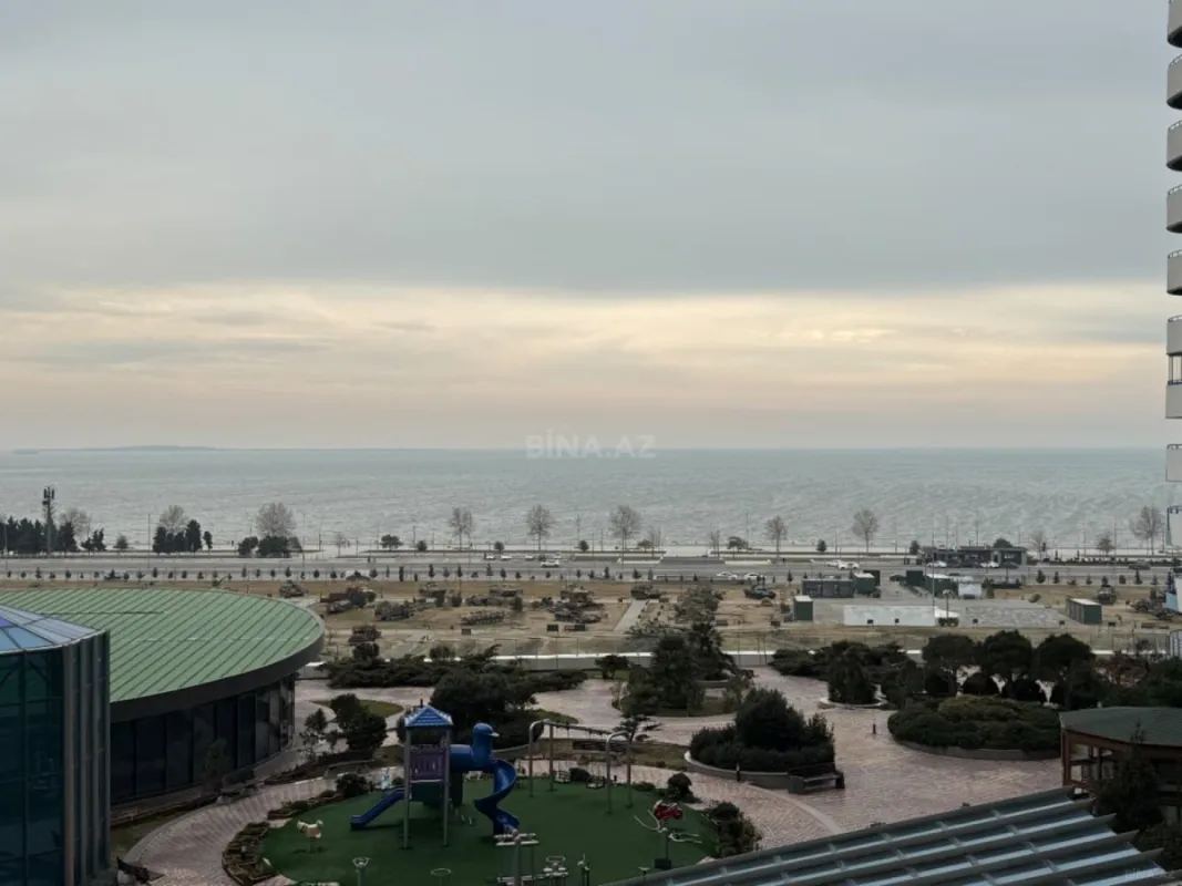 Satılır 3 otaqlı mənzil 220 m²