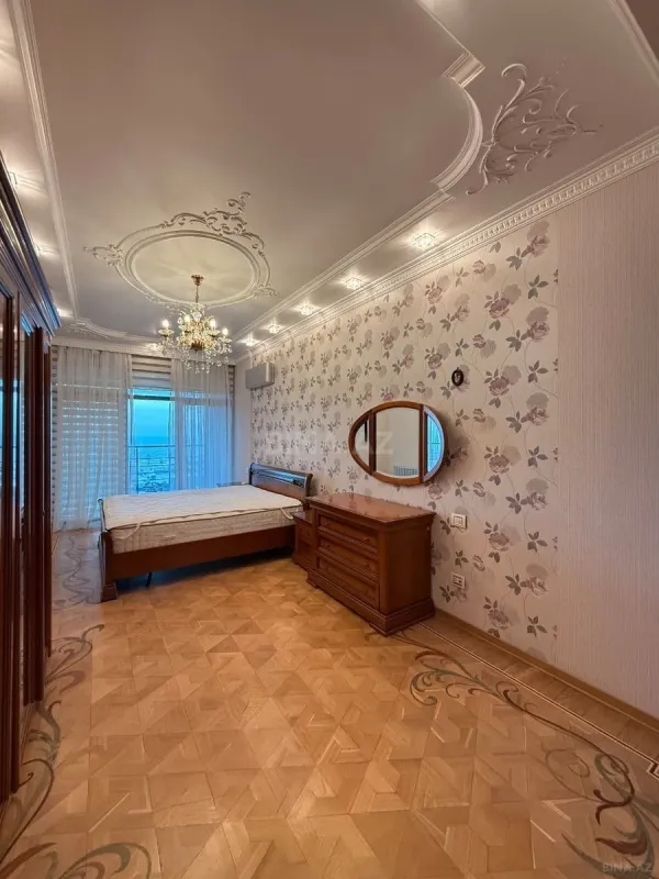 Satılır 3 otaqlı mənzil 220 m²