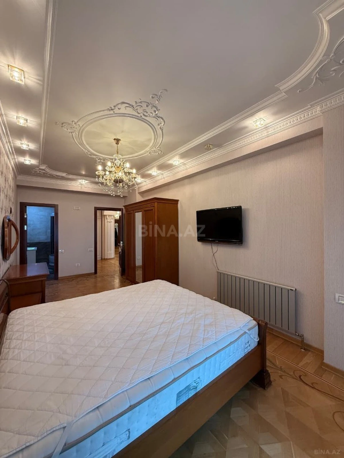 Satılır 3 otaqlı mənzil 220 m²