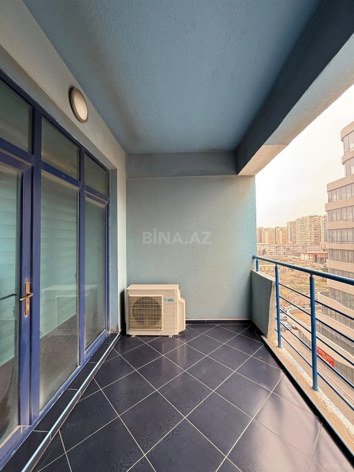 Satılır 3 otaqlı mənzil 220 m²