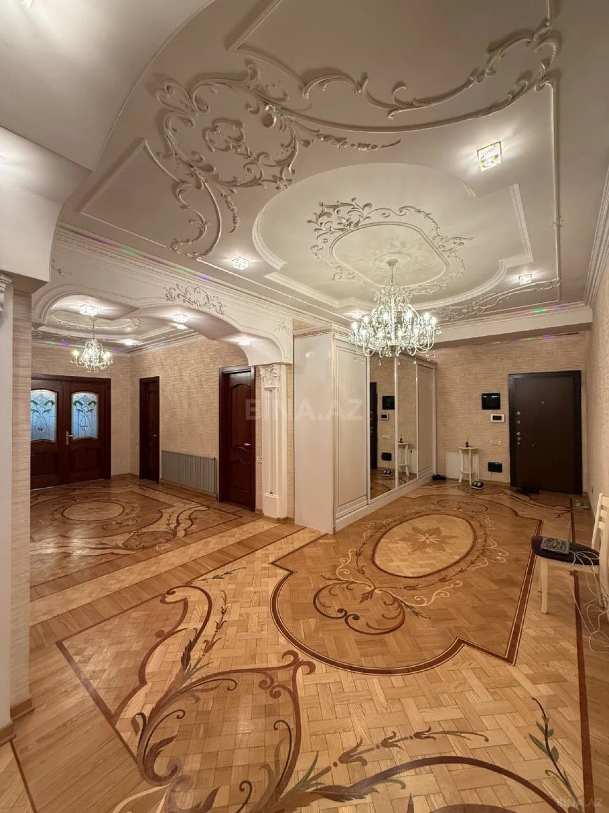 Satılır 3 otaqlı mənzil 220 m²