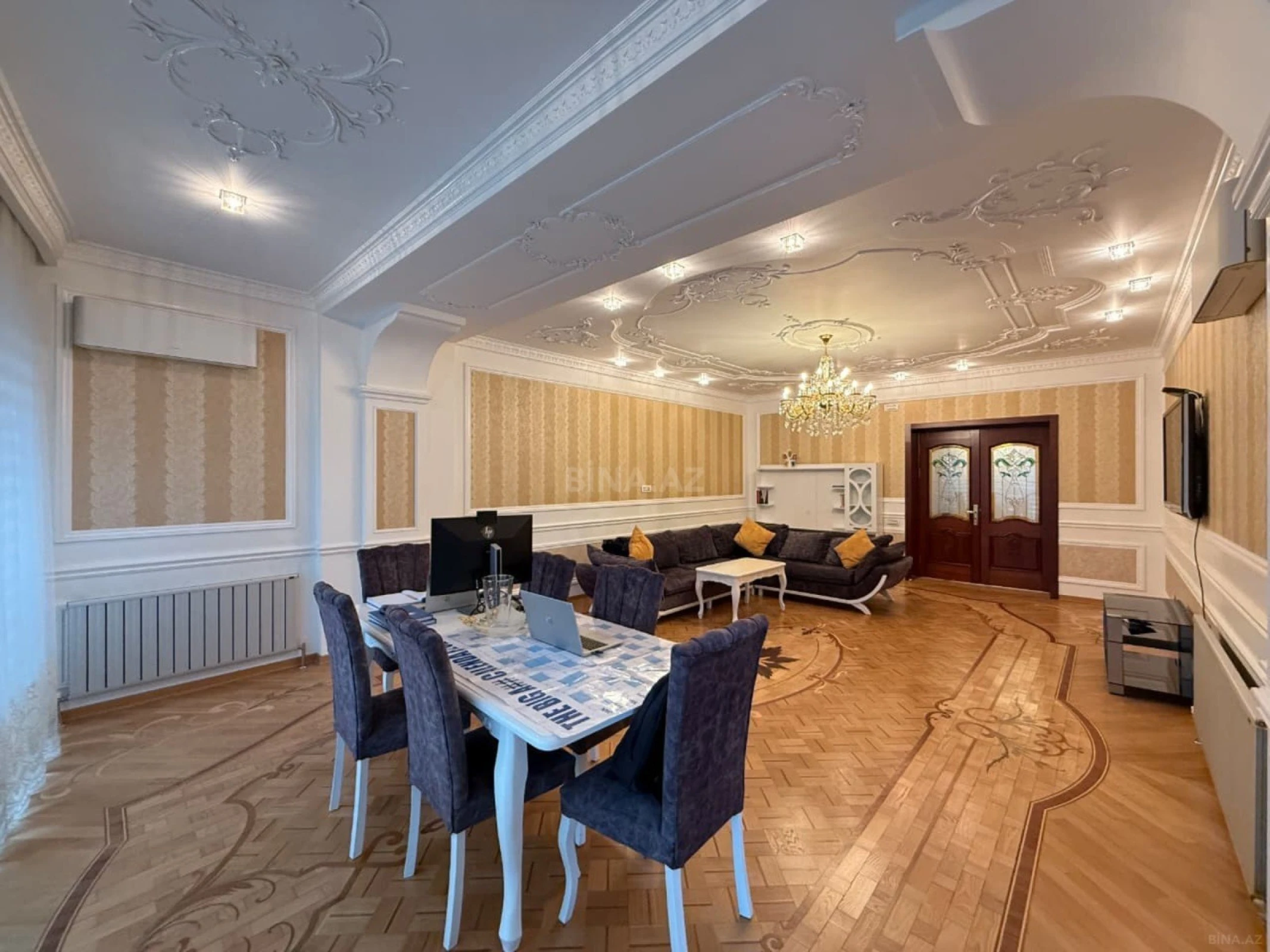 Satılır 3 otaqlı mənzil 220 m²