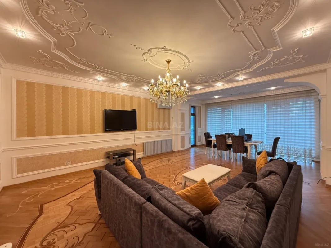 Satılır 3 otaqlı mənzil 220 m²