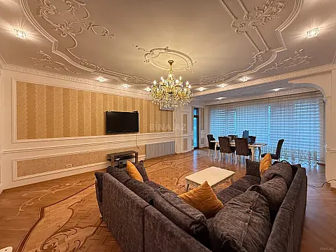 Satılır 3 otaqlı mənzil 220 m²