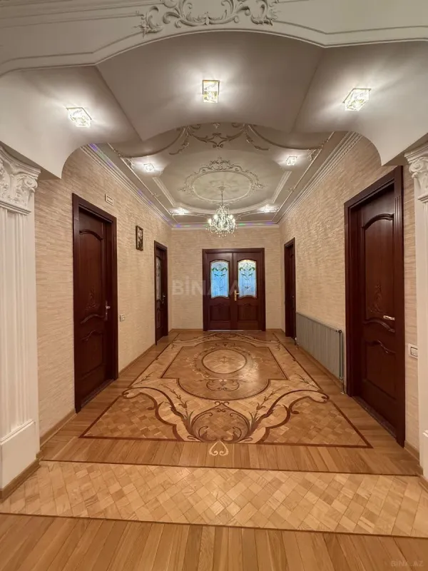 Satılır 3 otaqlı mənzil 220 m²