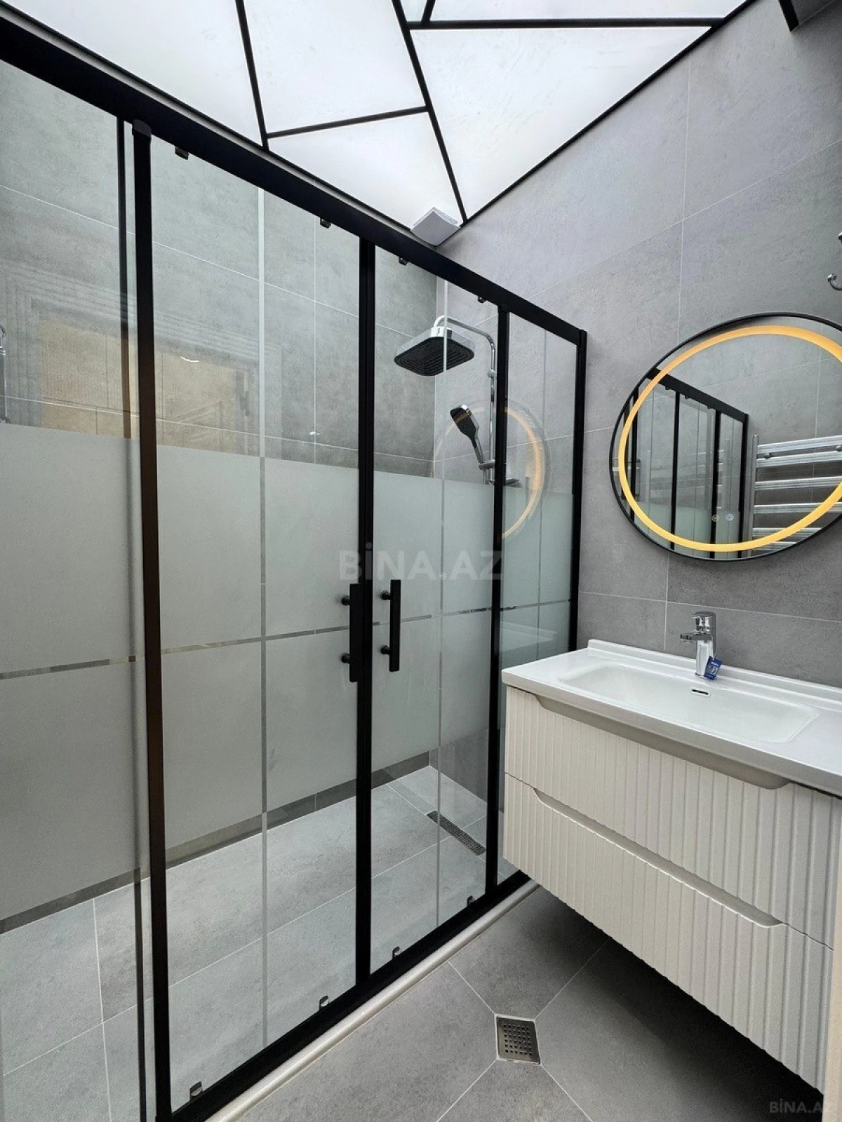 Satılır 3 otaqlı mənzil 105 m²