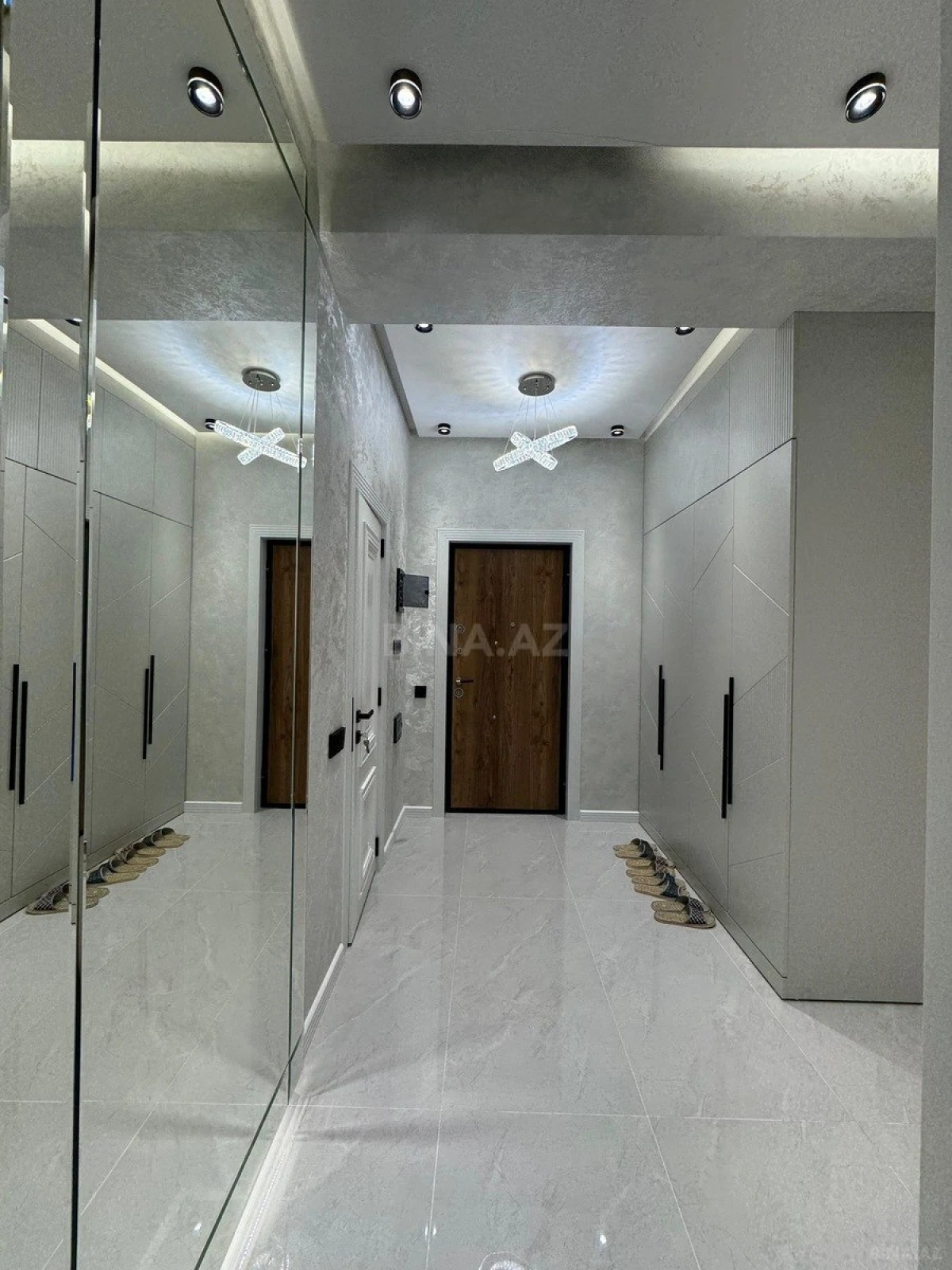Satılır 3 otaqlı mənzil 105 m²