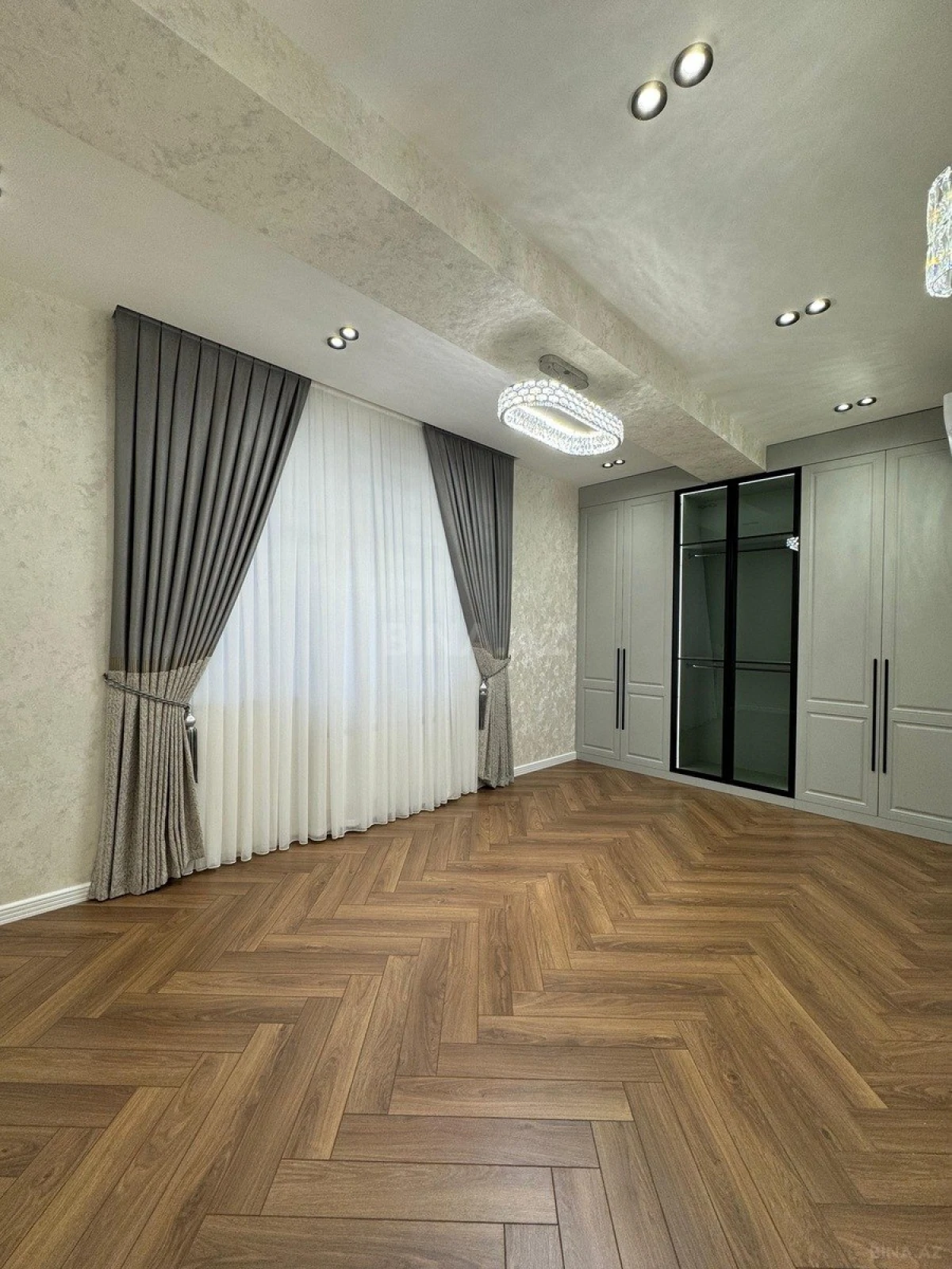 Satılır 3 otaqlı mənzil 105 m²