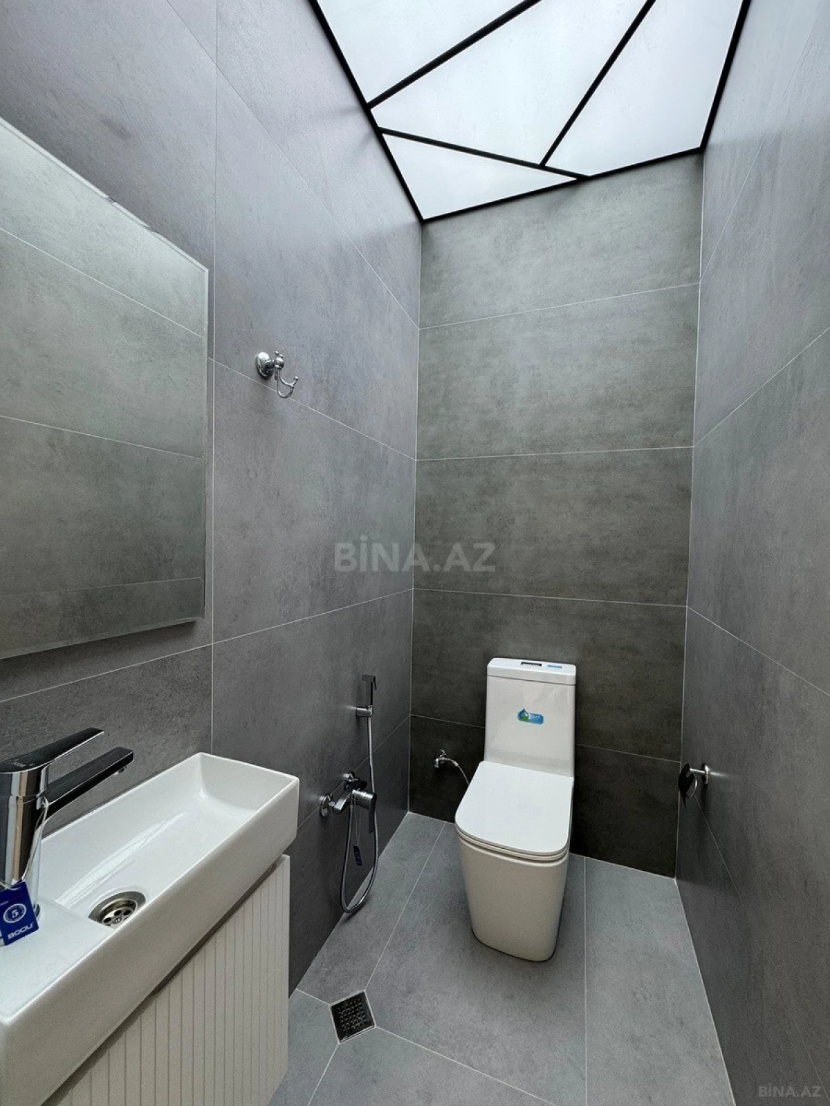 Satılır 3 otaqlı mənzil 105 m²