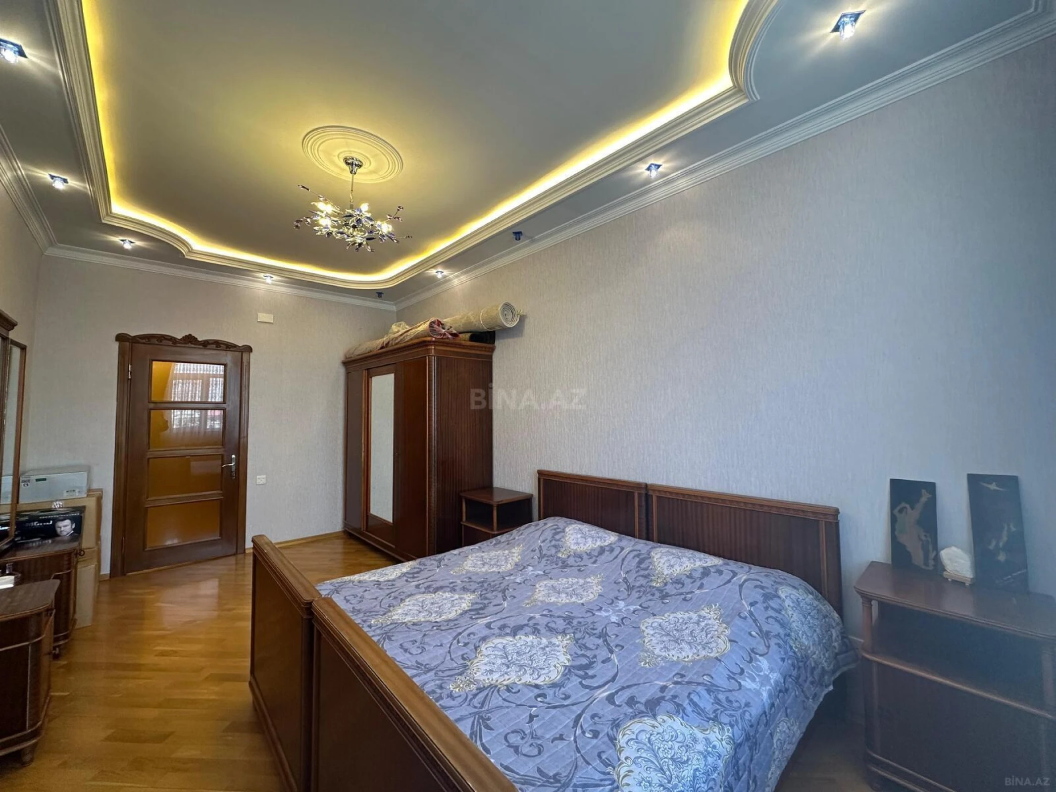Satılır 3 otaqlı mənzil 140 m²