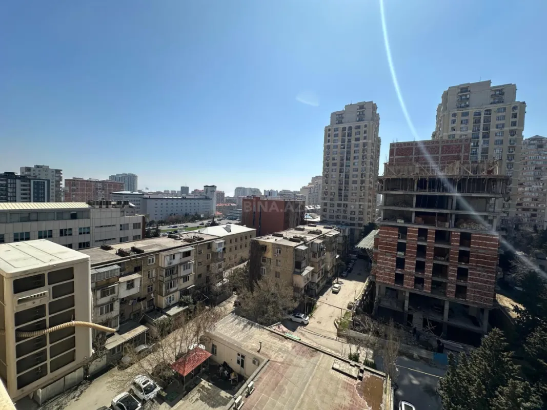 Satılır 3 otaqlı mənzil 140 m²