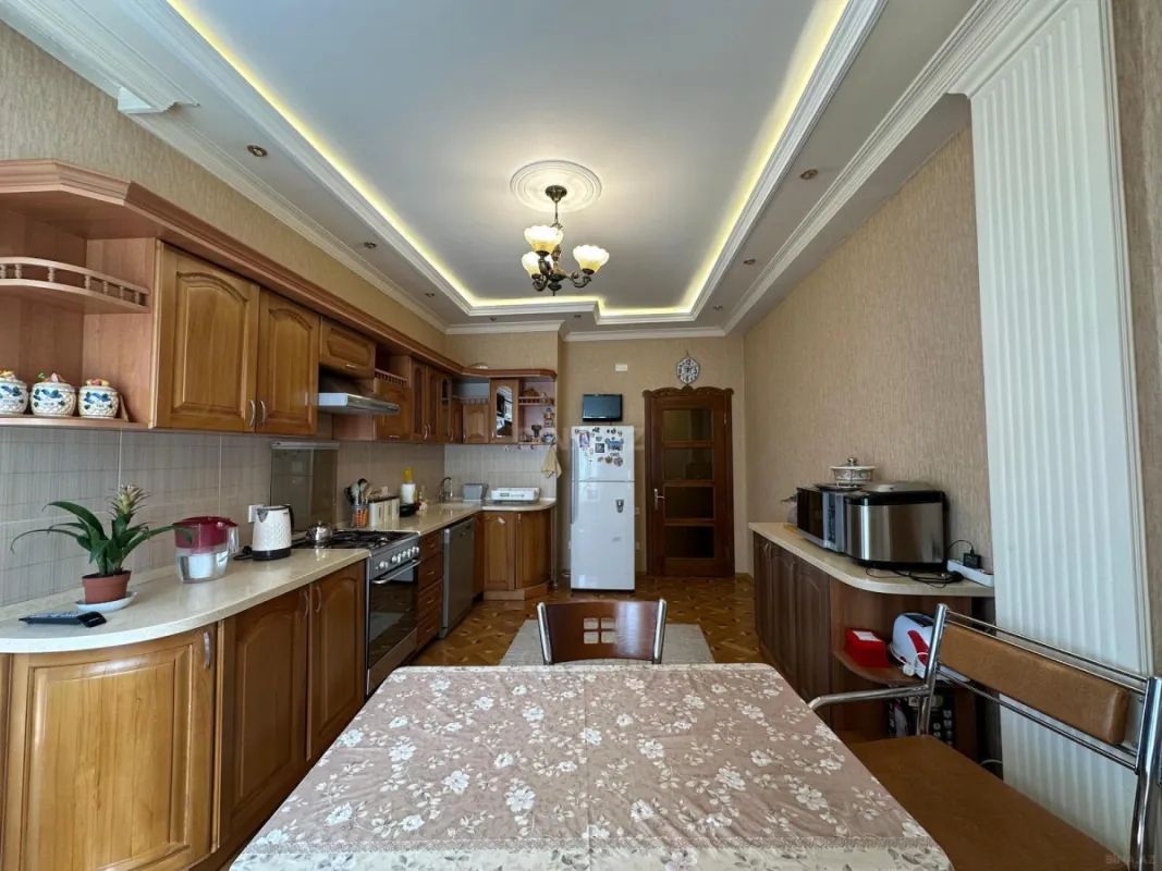 Satılır 3 otaqlı mənzil 140 m²