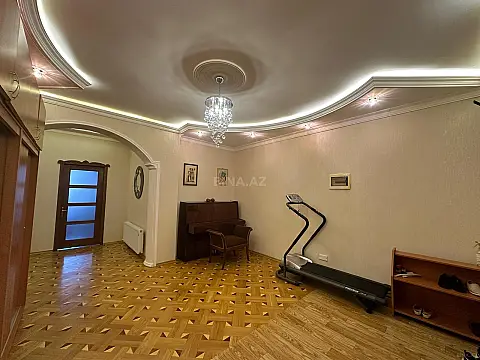 Satılır 3 otaqlı mənzil 140 m²