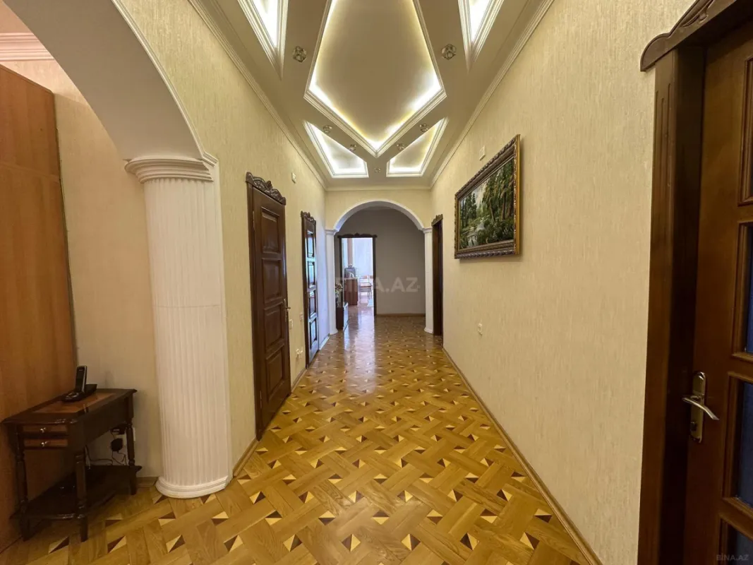 Satılır 3 otaqlı mənzil 140 m²
