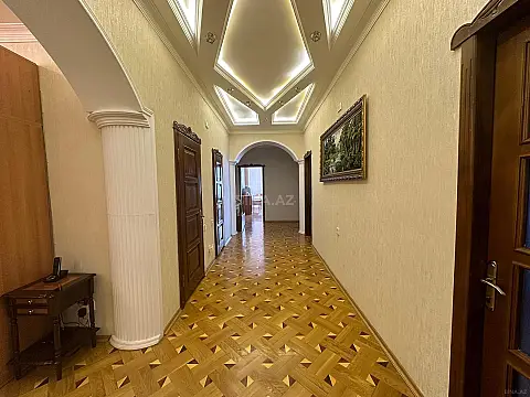 Satılır 3 otaqlı mənzil 140 m²
