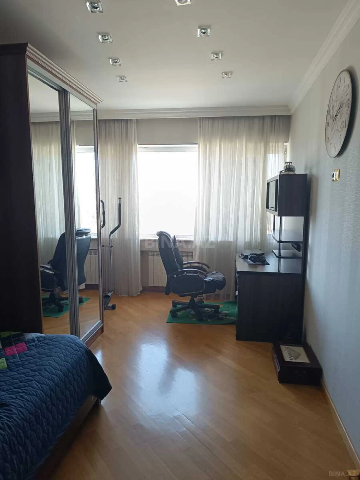 Satılır 3 otaqlı mənzil 130 m²