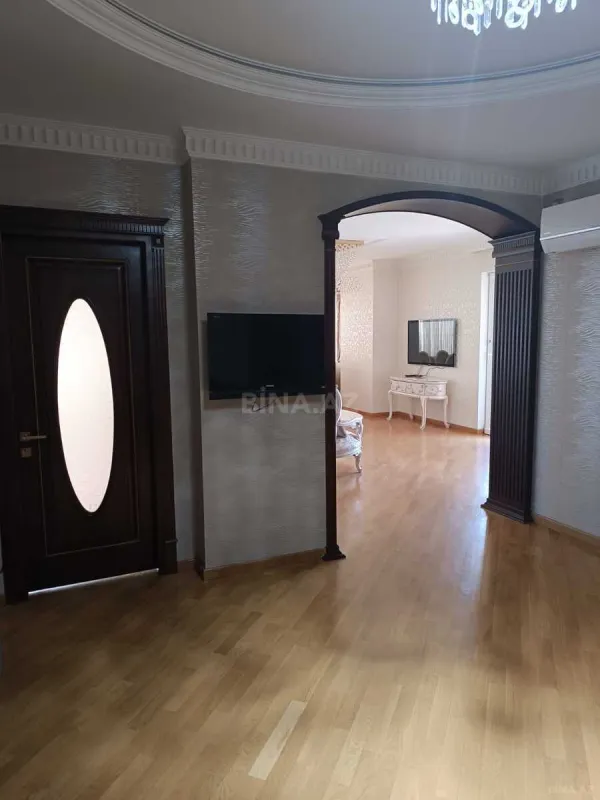 Satılır 3 otaqlı mənzil 130 m²
