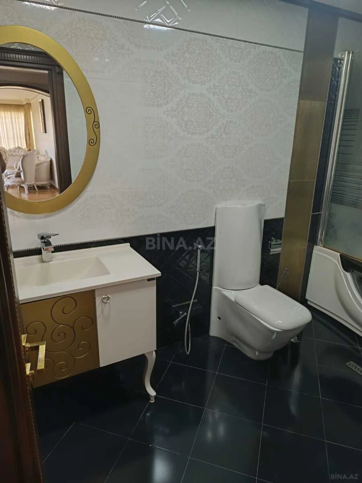 Satılır 3 otaqlı mənzil 130 m²