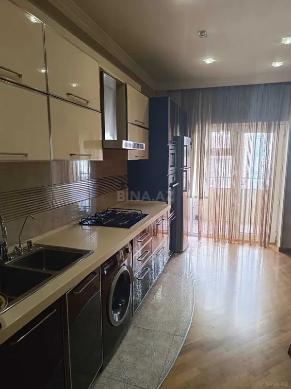 Satılır 3 otaqlı mənzil 130 m²