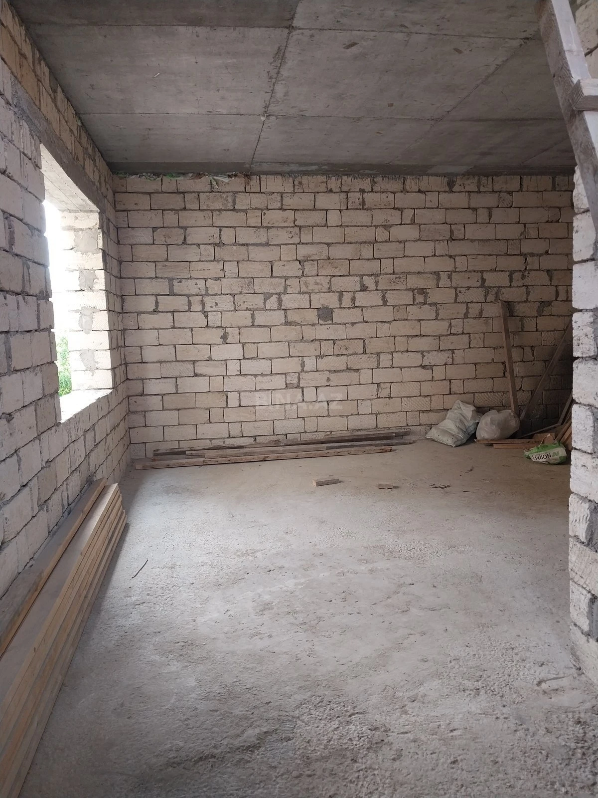 Satılır 5 otaqlı həyət evi 214 m²