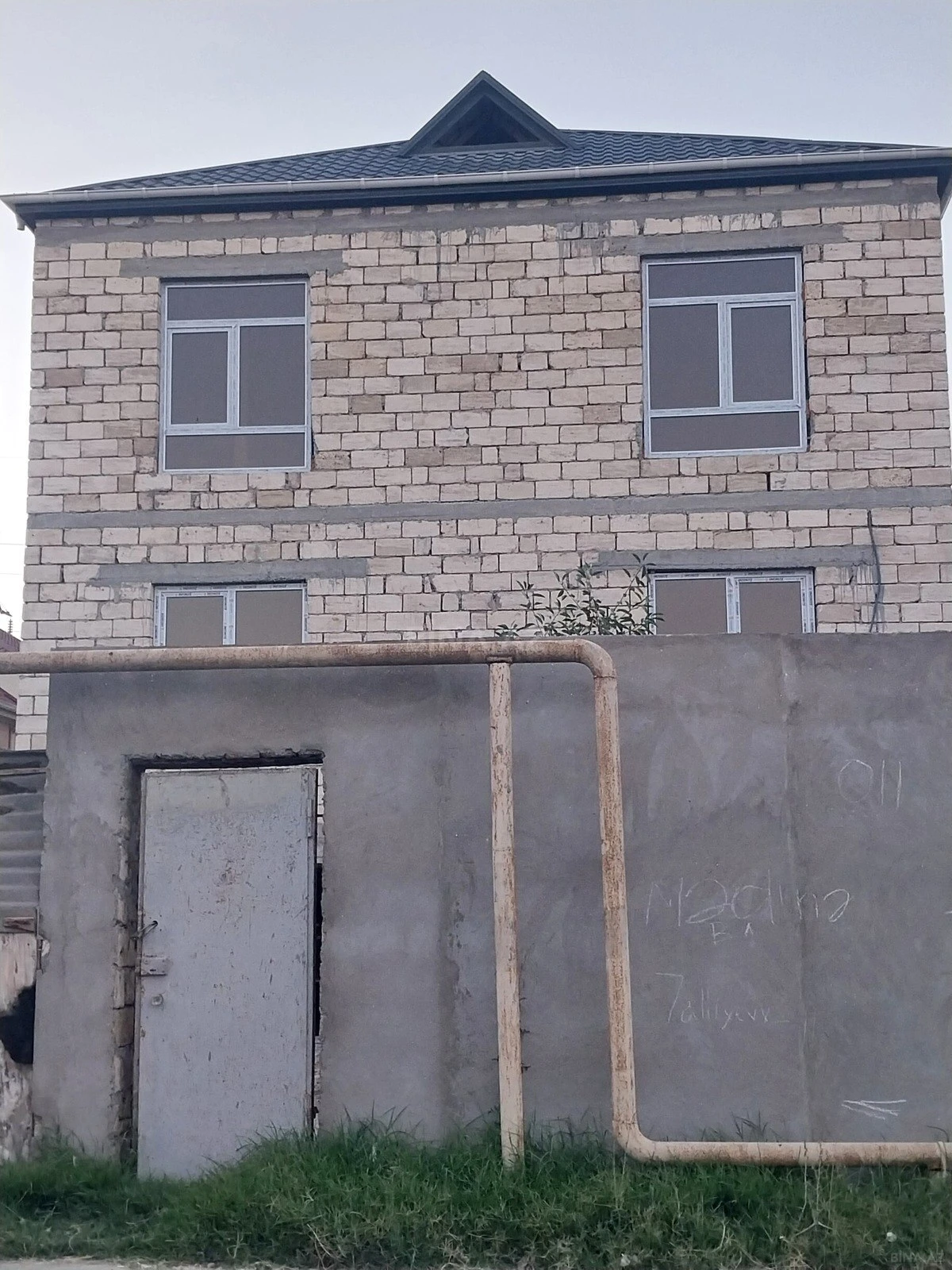 Satılır 5 otaqlı həyət evi 214 m²