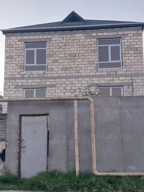 Satılır 5 otaqlı həyət evi 214 m²