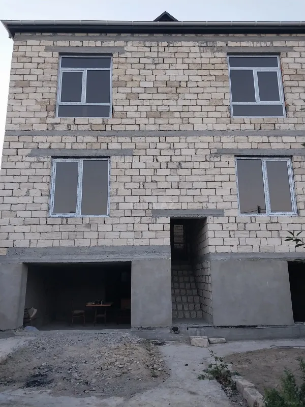 Satılır 5 otaqlı həyət evi 214 m²
