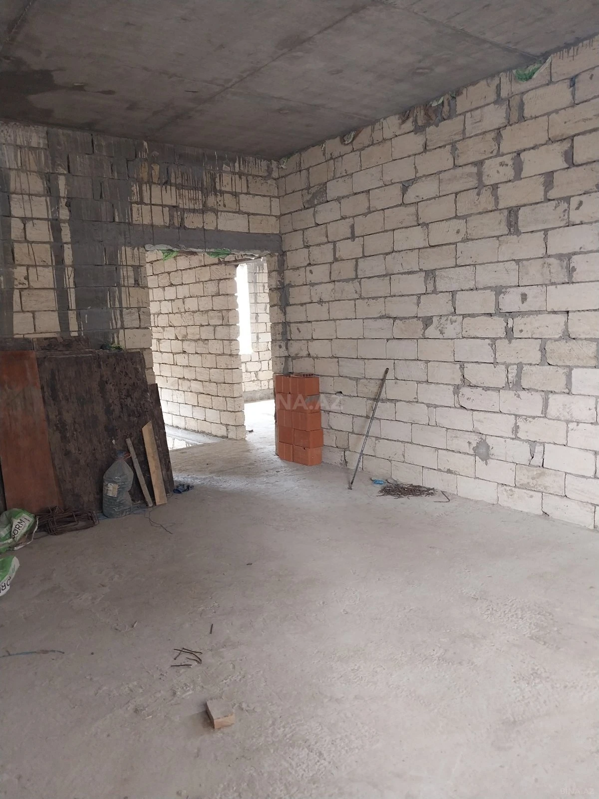 Satılır 5 otaqlı həyət evi 214 m²