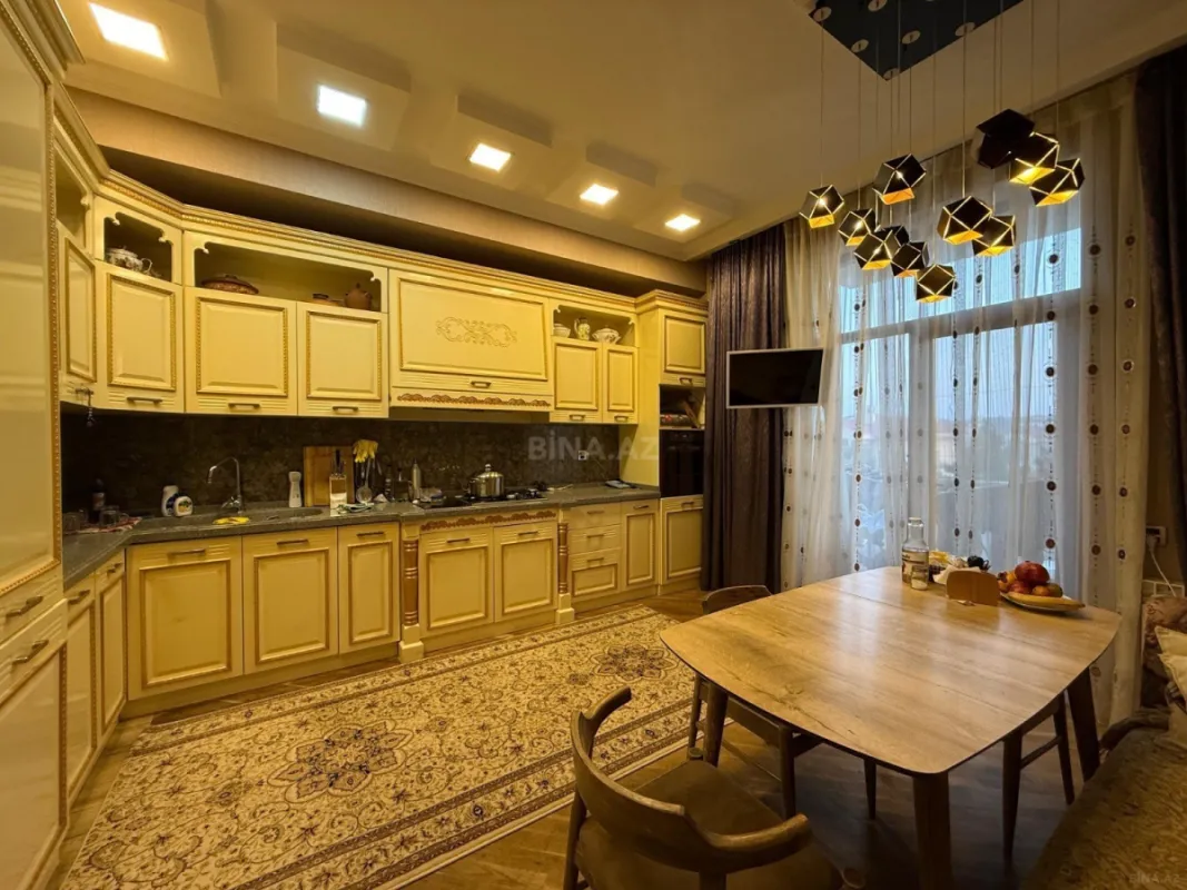 Satılır 3 otaqlı mənzil 125 m²