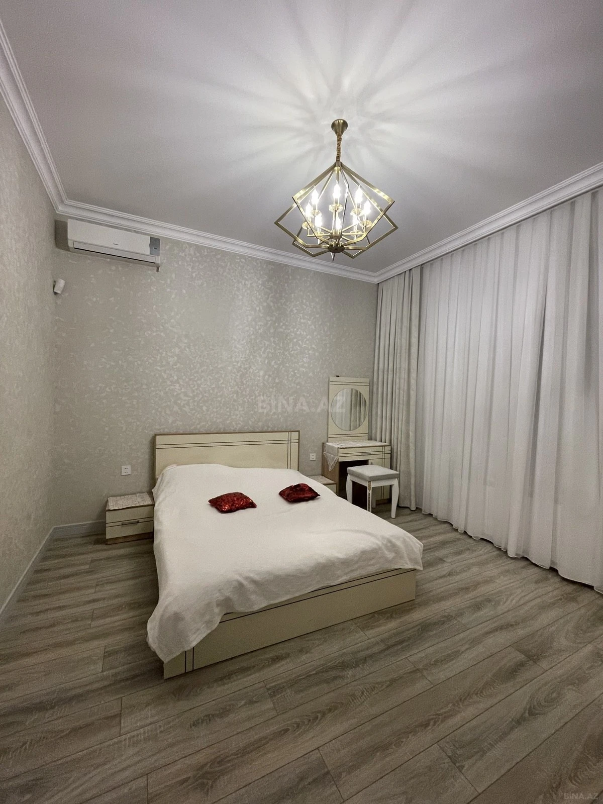 Kirayə verilir 5 otaqlı həyət evi 400 m²