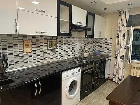 Kirayə verilir 2 otaqlı mənzil 70 m²