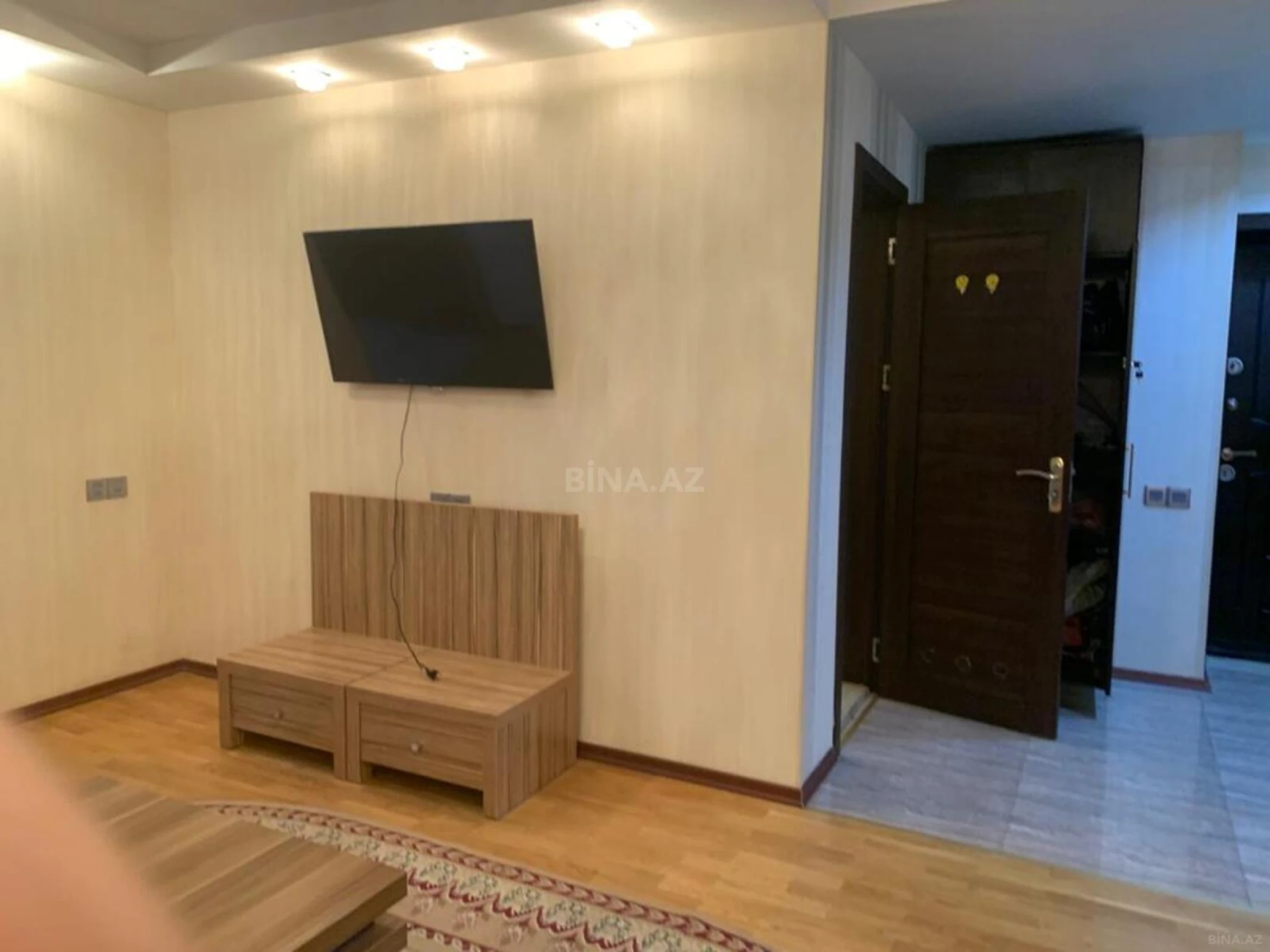 Kirayə verilir 2 otaqlı mənzil 70 m²