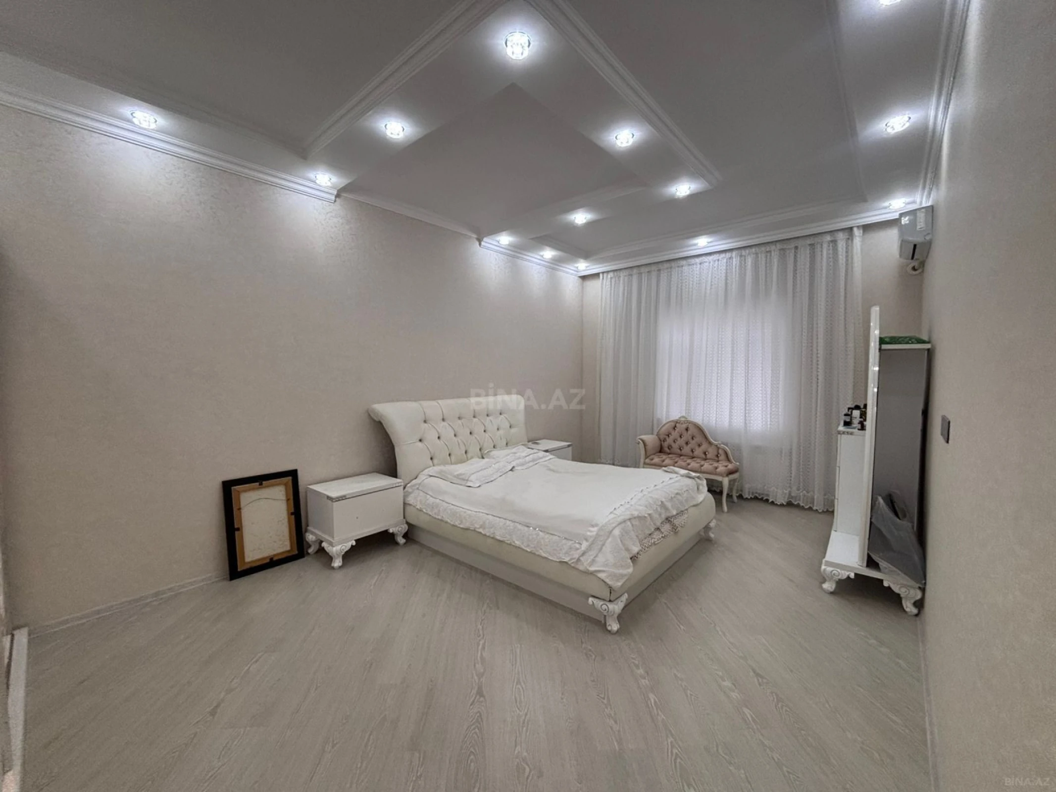 Satılır 5 otaqlı həyət evi 350 m²