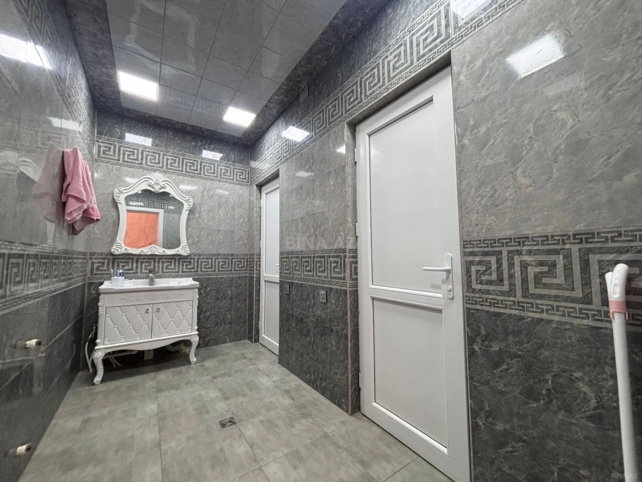 Satılır 5 otaqlı həyət evi 350 m²