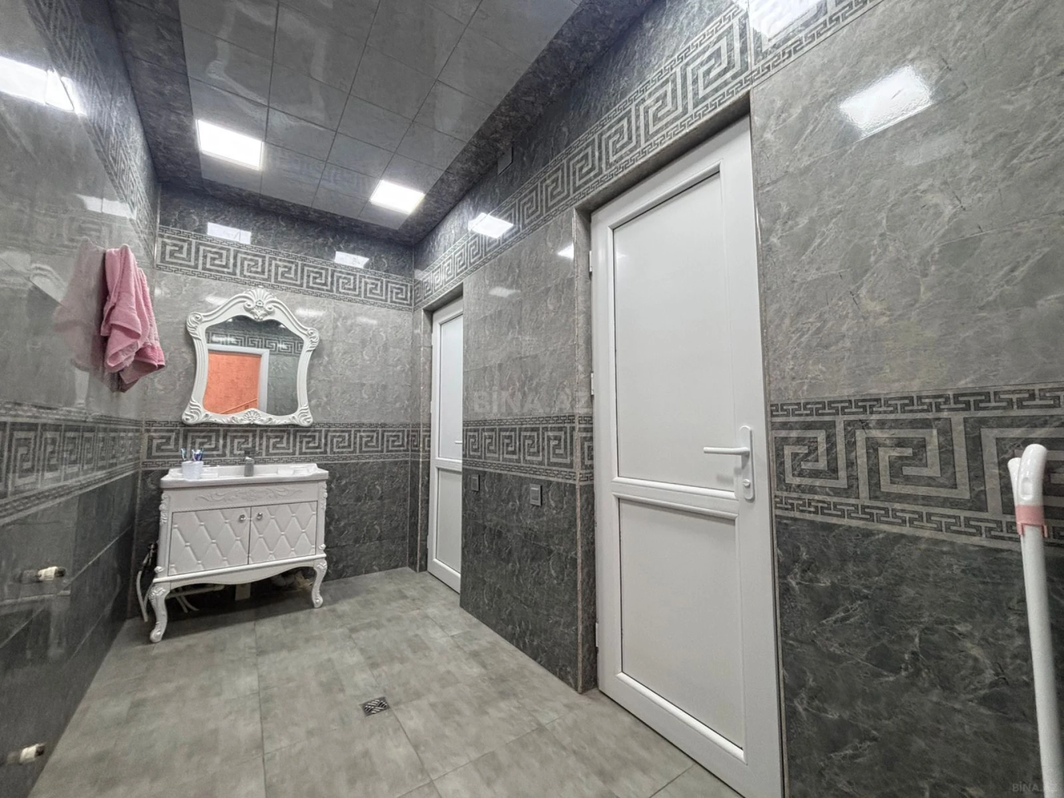 Satılır 5 otaqlı həyət evi 350 m²