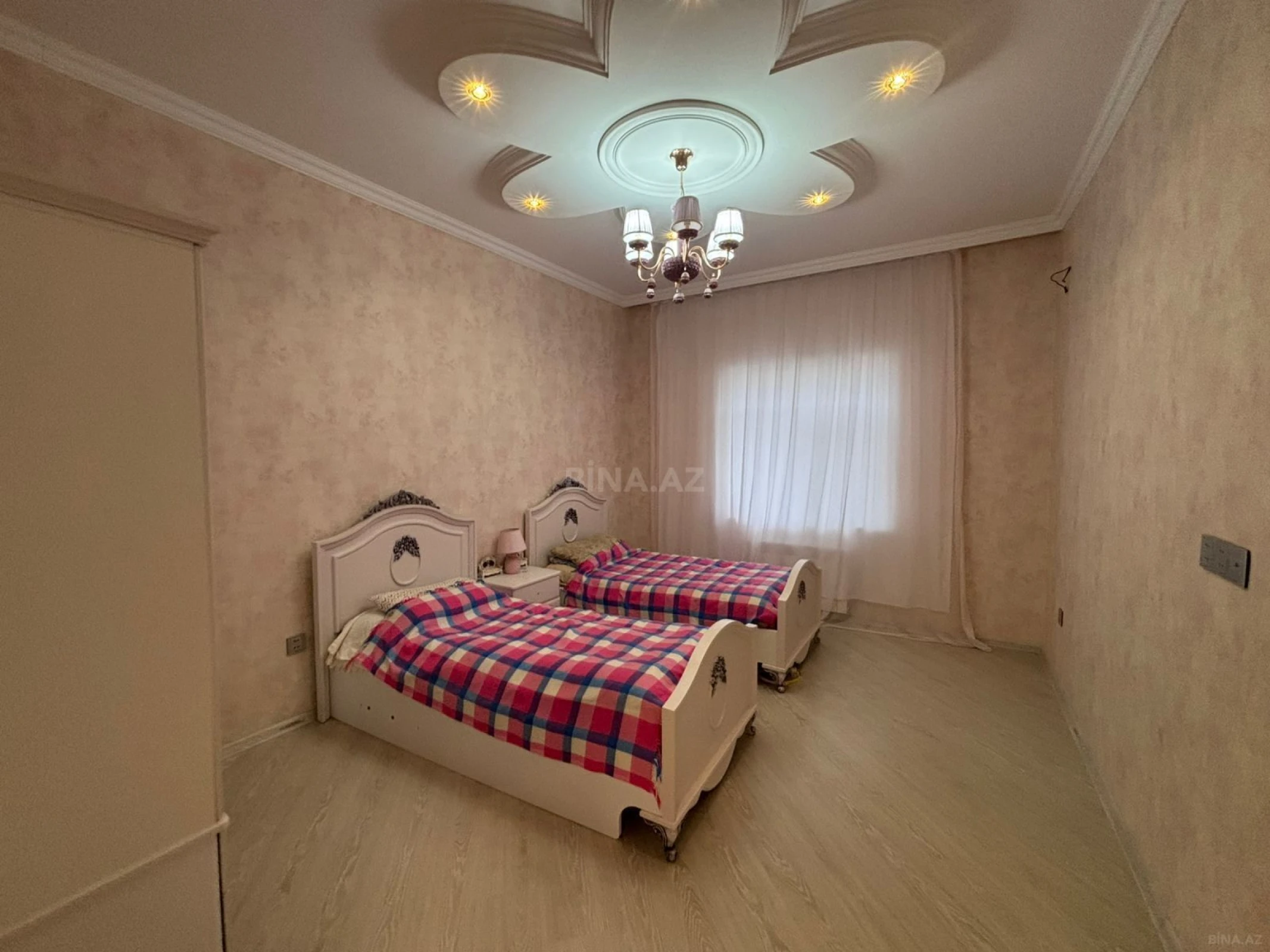 Satılır 5 otaqlı həyət evi 350 m²