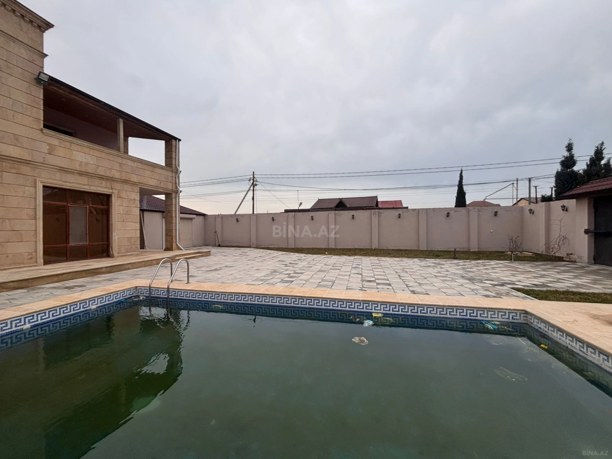 Satılır 5 otaqlı həyət evi 350 m²