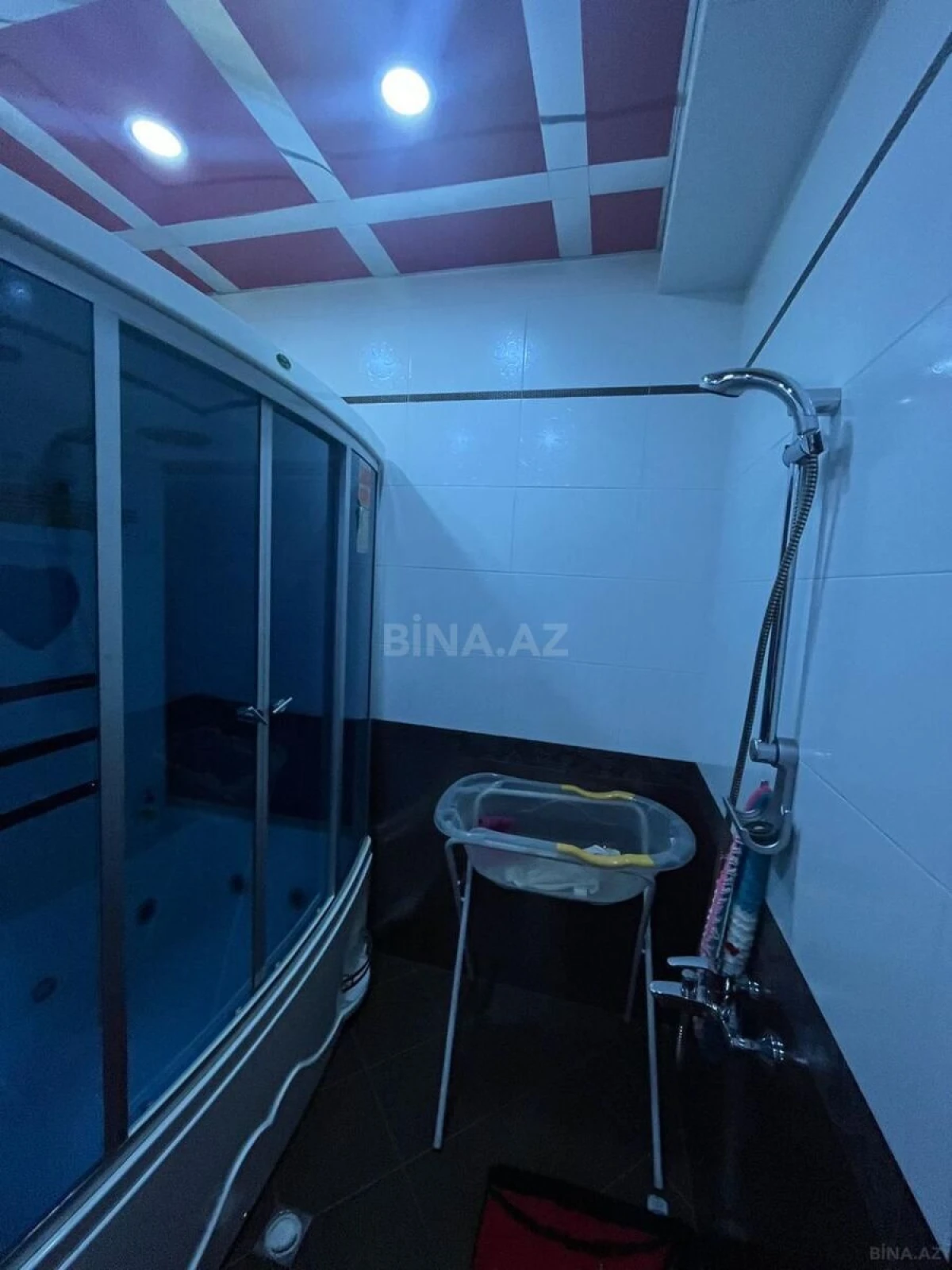 Satılır 5 otaqlı mənzil 205 m²
