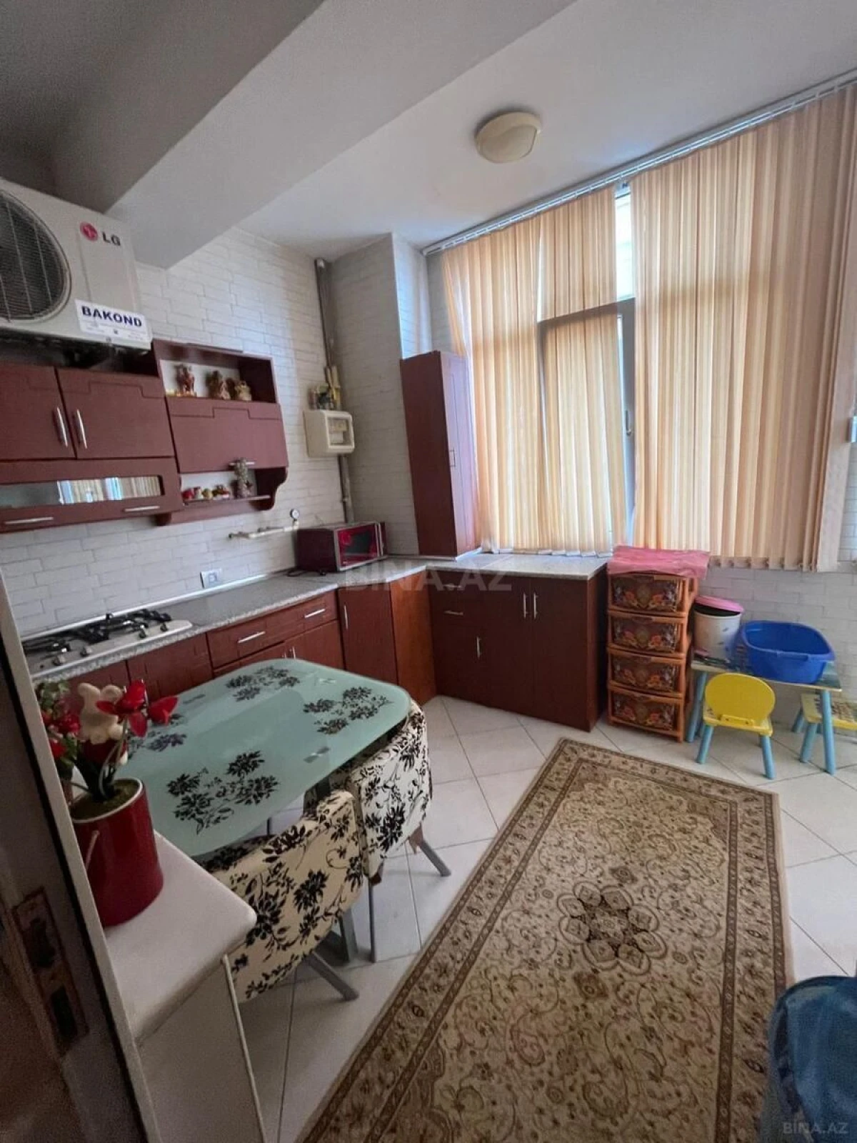 Satılır 5 otaqlı mənzil 205 m²