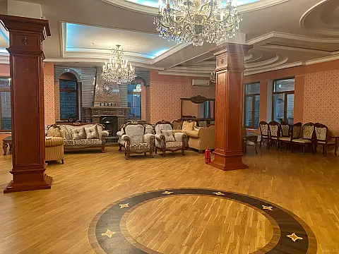 Kirayə verilir 10 otaqlı həyət evi 550 m²