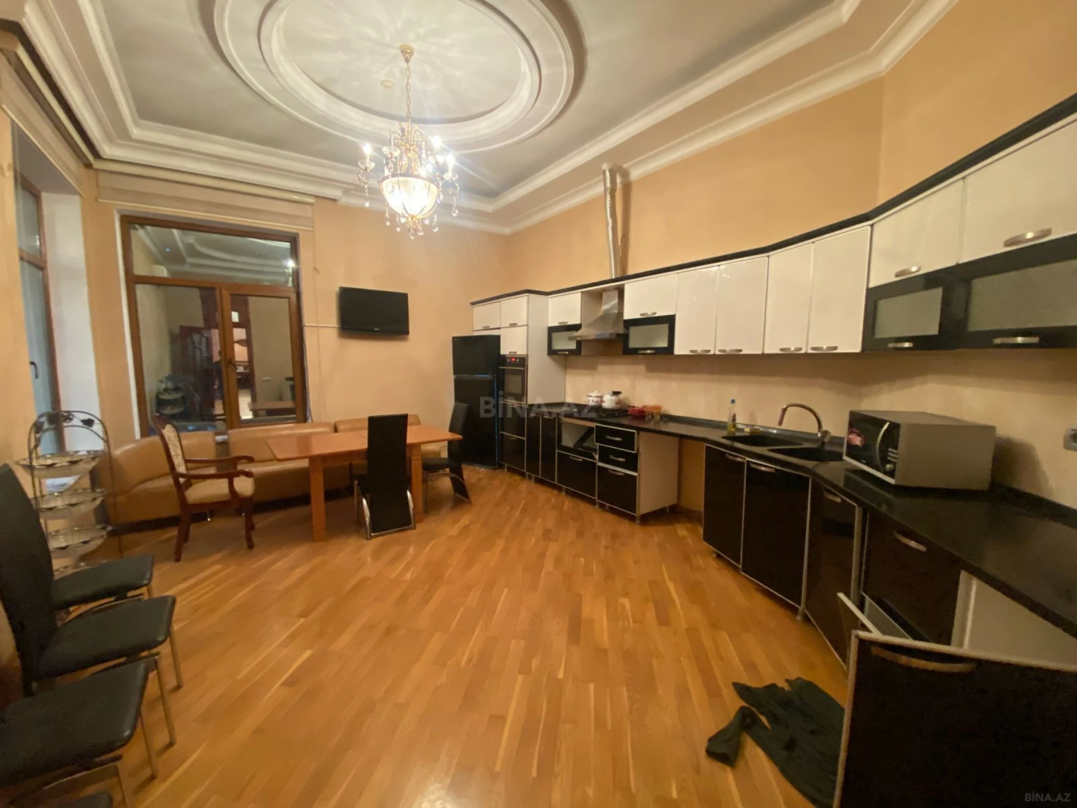 Kirayə verilir 10 otaqlı həyət evi 550 m²