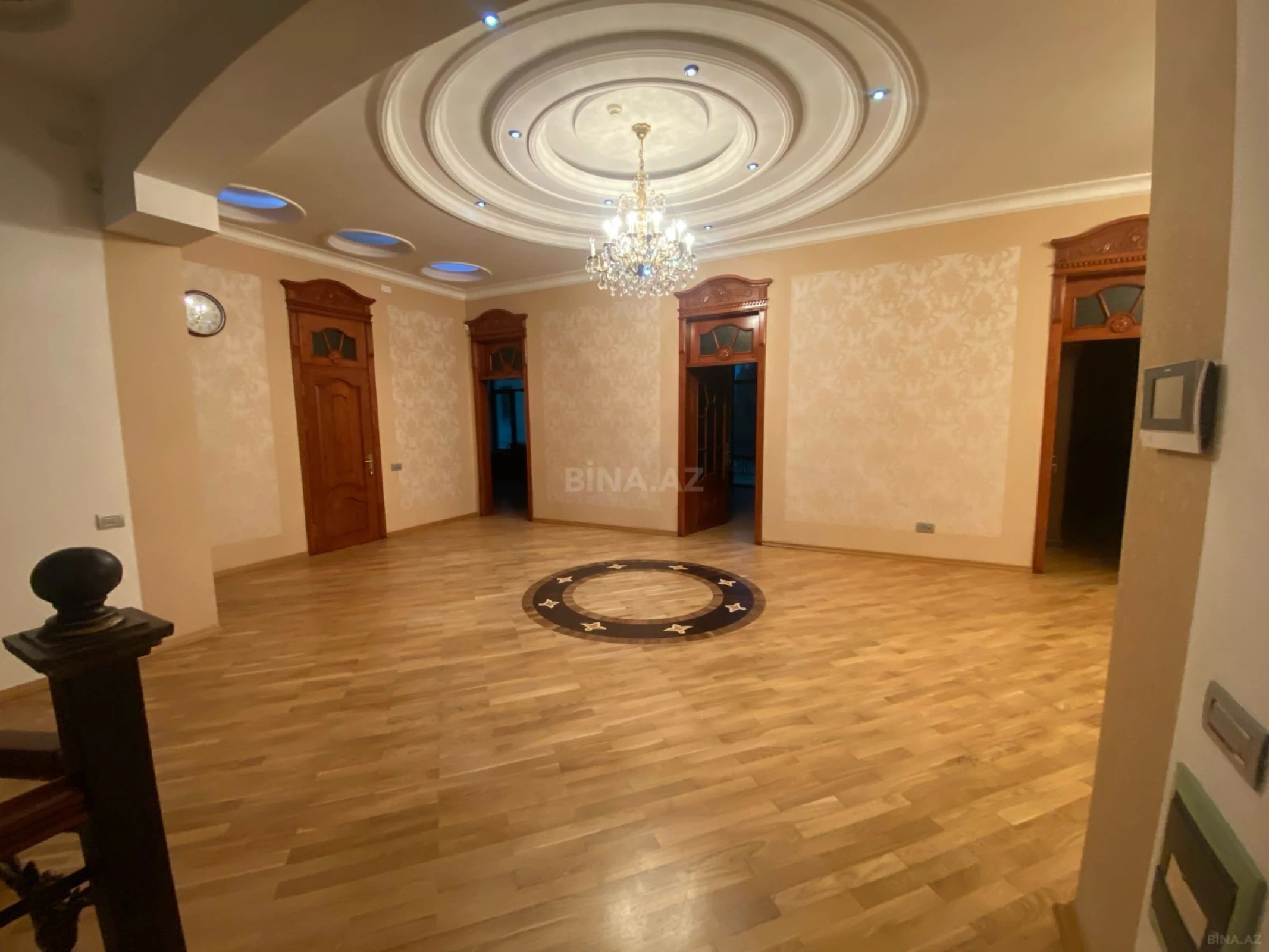 Kirayə verilir 10 otaqlı həyət evi 550 m²