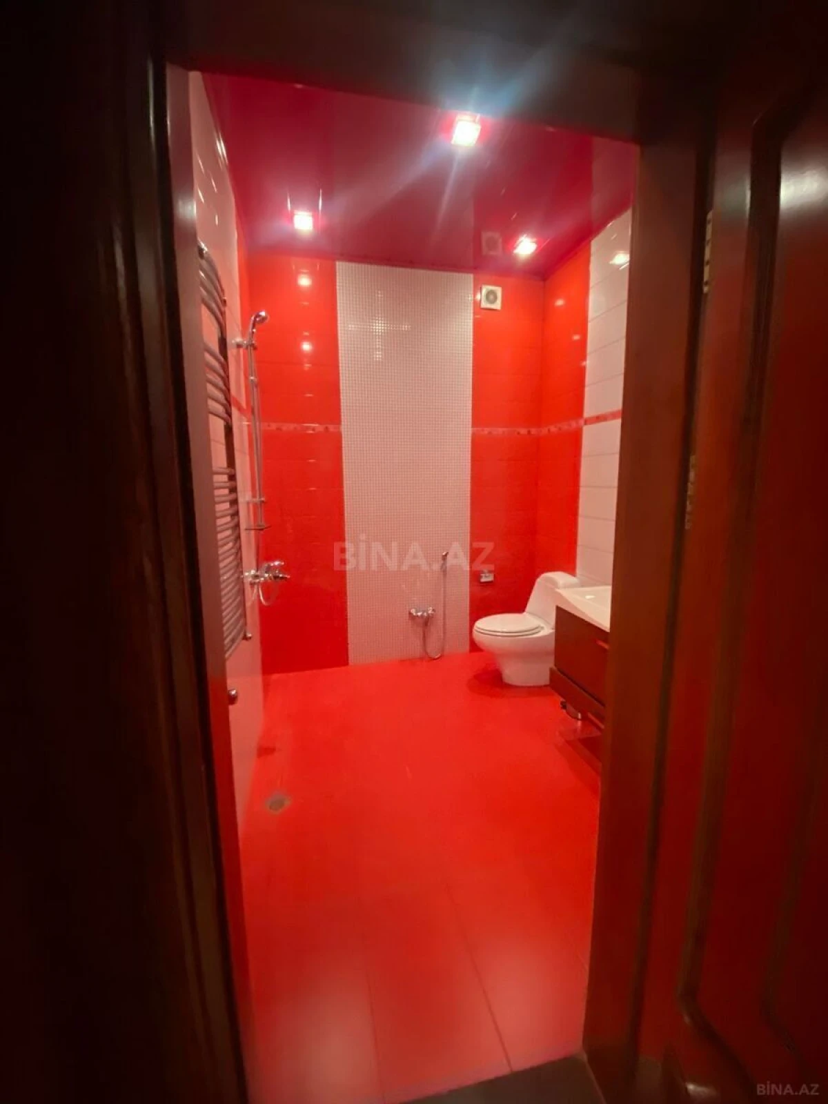 Kirayə verilir 10 otaqlı həyət evi 550 m²