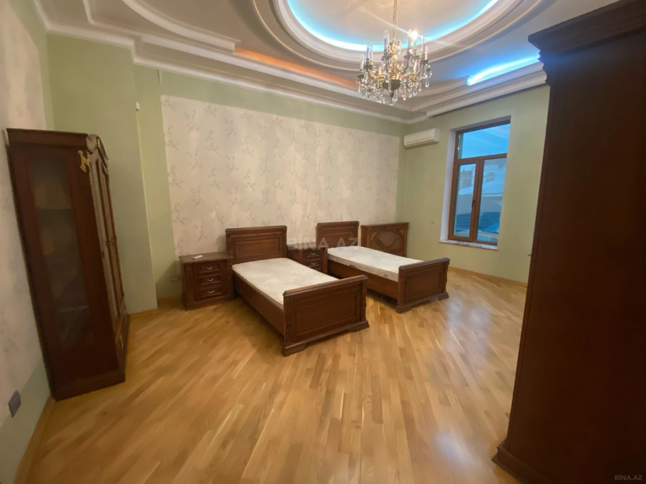 Kirayə verilir 10 otaqlı həyət evi 550 m²