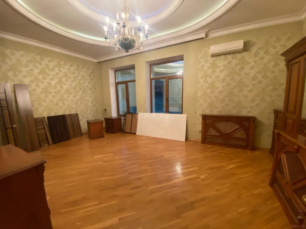 Kirayə verilir 10 otaqlı həyət evi 550 m²