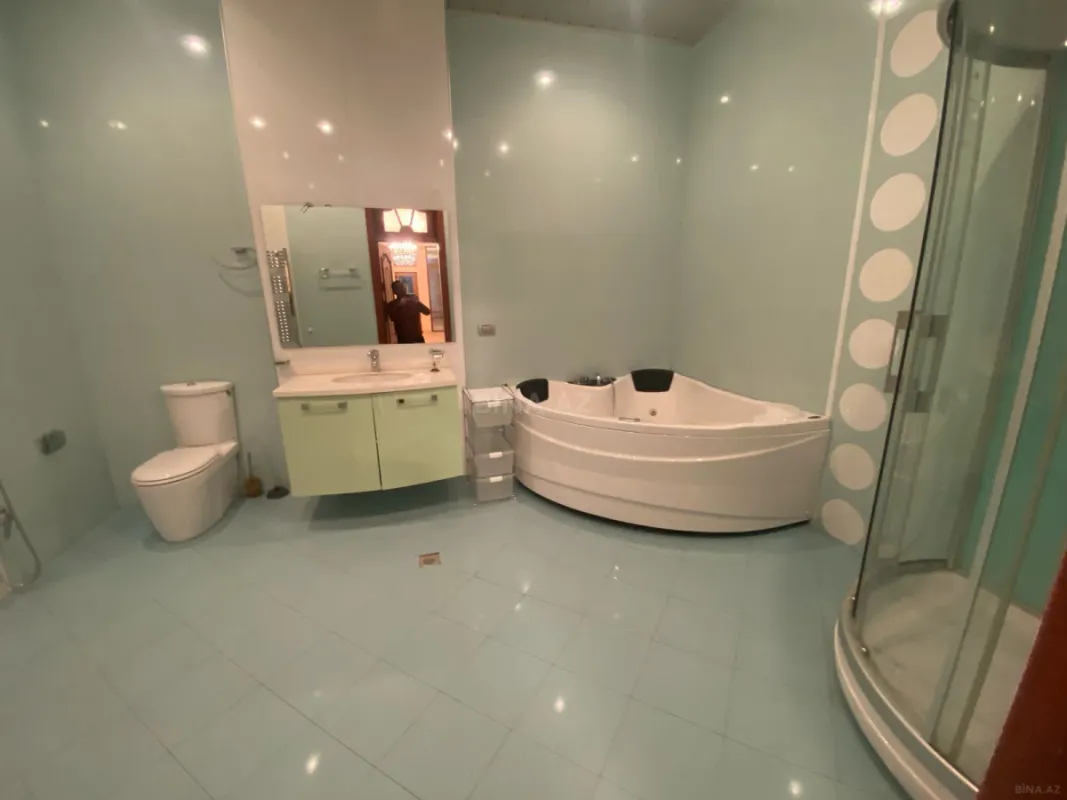 Kirayə verilir 10 otaqlı həyət evi 550 m²