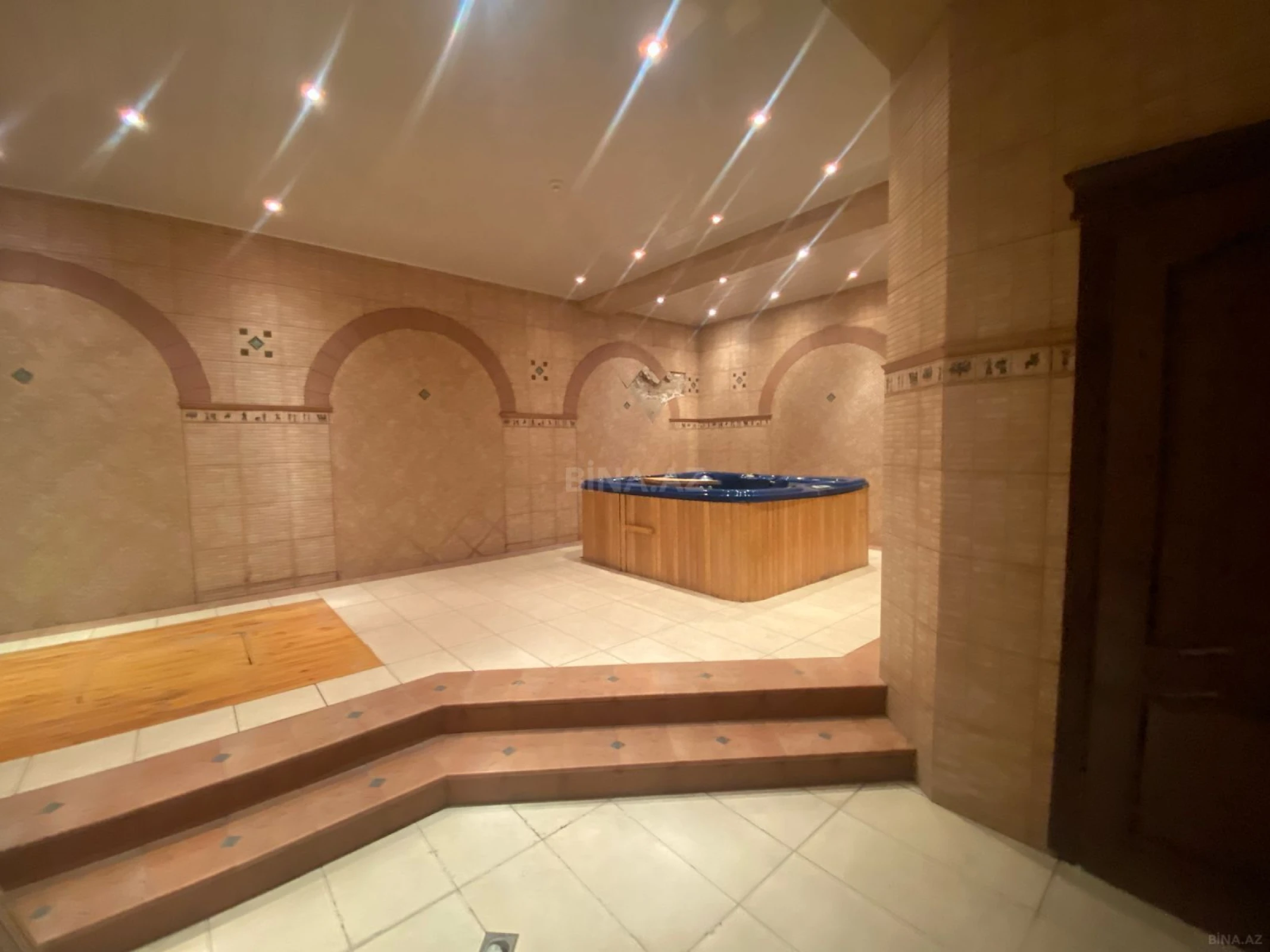 Kirayə verilir 10 otaqlı həyət evi 550 m²