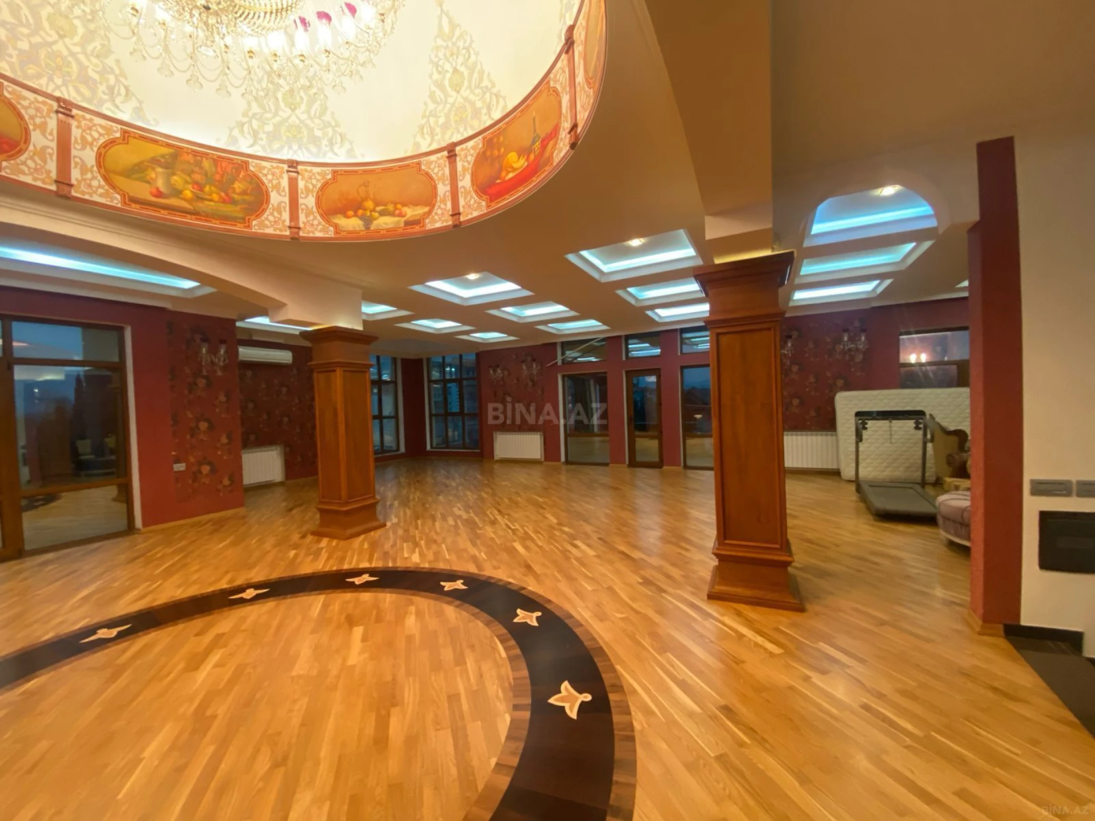 Kirayə verilir 10 otaqlı həyət evi 550 m²